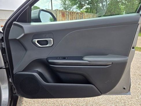 Used 2025 Kia K4 LXS image 27