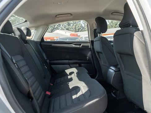 Used 2017 Ford Fusion SE FWD image 10