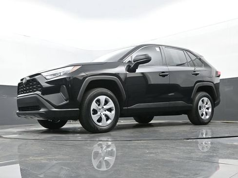 Used 2025 Toyota RAV4 LE FWD image 29
