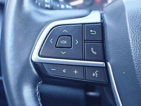 Used 2024 Toyota Highlander LE image 17