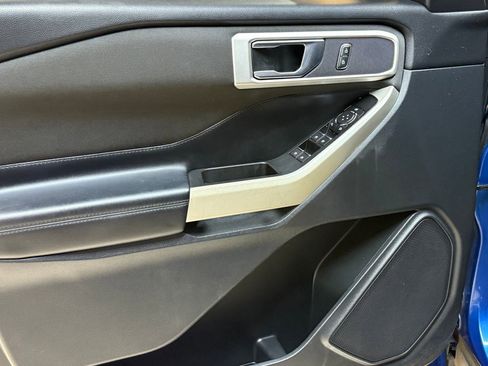 Used 2020 Ford Explorer XLT image 13