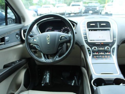 Used 2018 Lincoln MKX Select w/ Select Plus Package FWD image 16