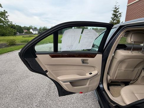 Used 2014 Mercedes-Benz E 350 4MATIC Sedan image 19