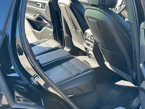 Used 2019 Porsche Cayenne E-Hybrid image 16