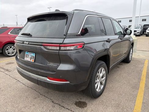Used 2022 Jeep Grand Cherokee Limited image 6