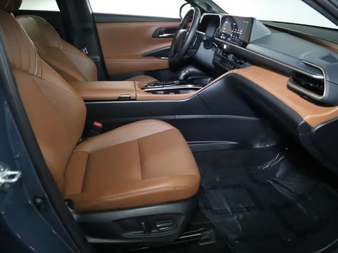 Certified 2025 Toyota Crown Signia AWD/4WD image 36