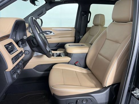 Used 2021 Chevrolet Tahoe Premier w/ Premium Package AWD/4WD image 11
