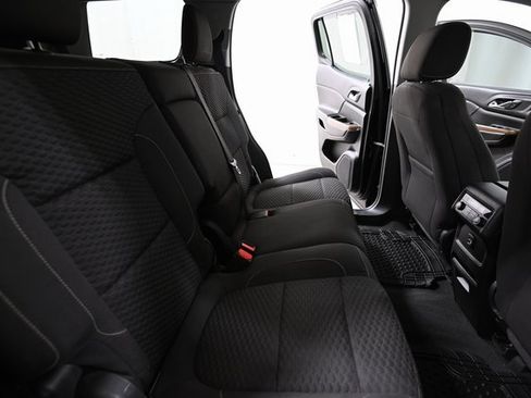 Used 2017 GMC Acadia SLE image 25