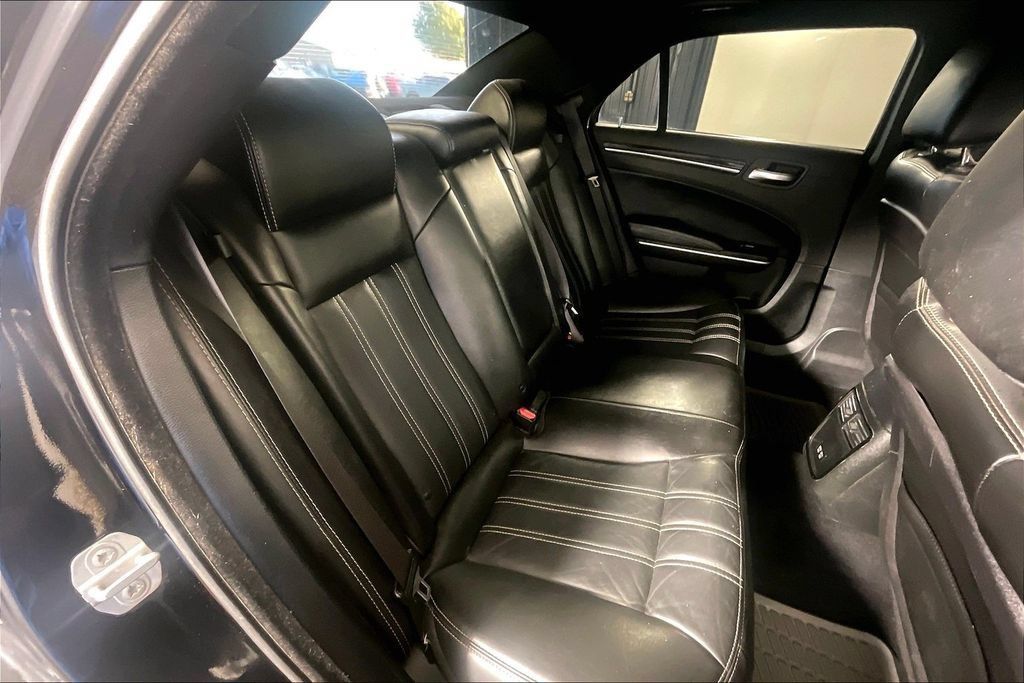 Used 2019 Chrysler 300 S AWD/4WD image 34