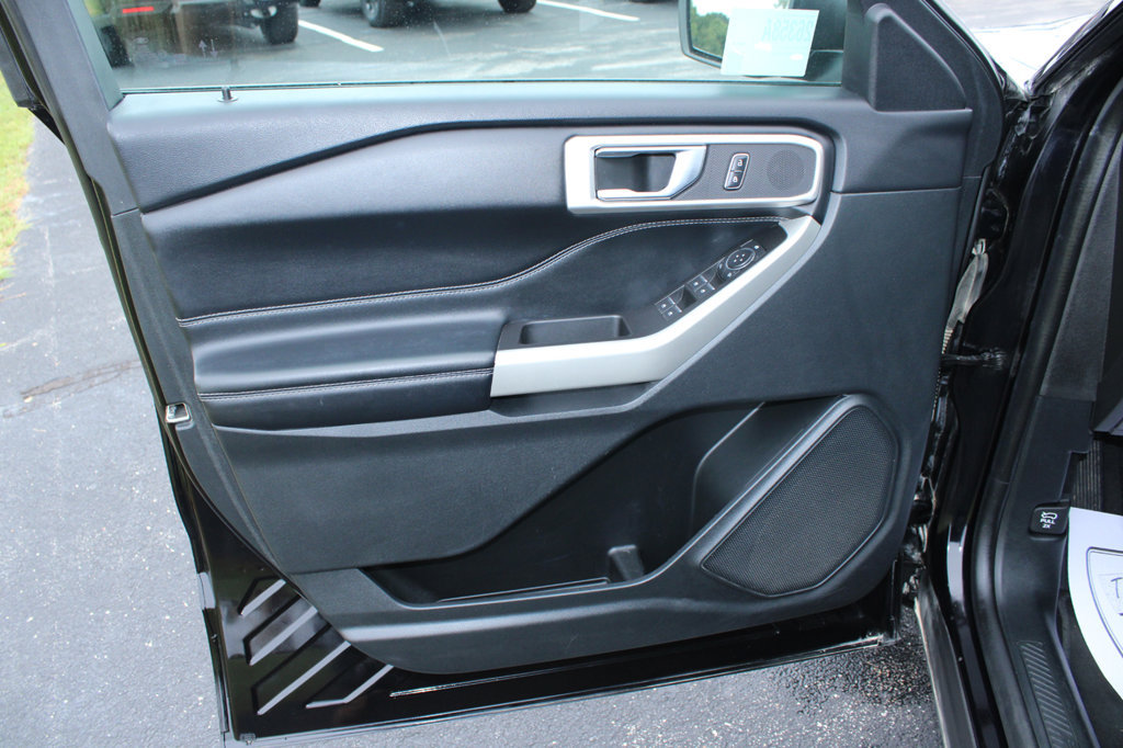 Used 2021 Ford Explorer XLT AWD/4WD image 33