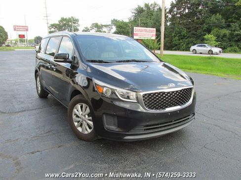 Used 2017 Kia Sedona LX w/ LX Essentials Premium Package FWD image 1