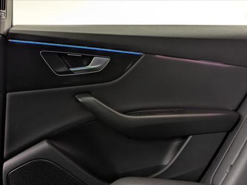 Used 2022 Audi Q8 Premium Plus w/ Premium Plus Package image 40