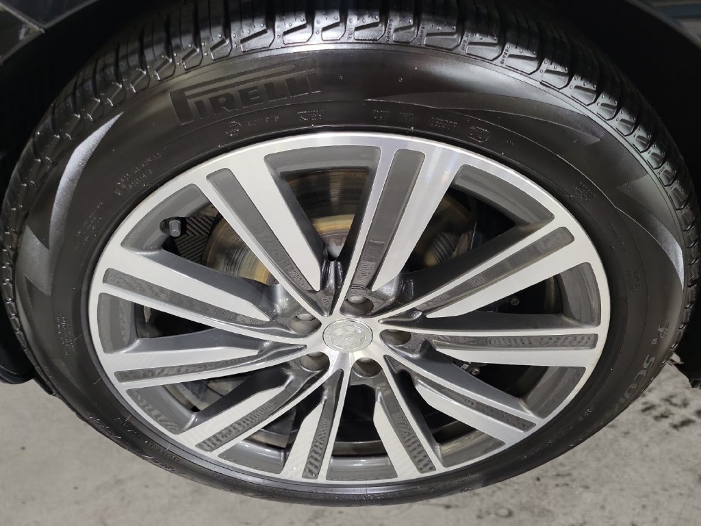 Used 2023 Land Rover Range Rover SV AWD/4WD image 9
