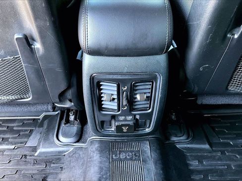 Used 2022 Jeep Grand Cherokee Limited w/ Trailer Tow Group IV image 17