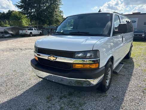 Used 2019 Chevrolet Express 3500 LT w/ LT Preferred Equipment Group RWD image 2