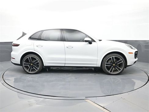 Used 2023 Porsche Cayenne S Platinum image 24