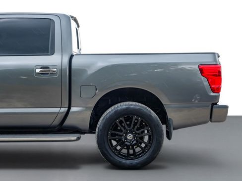 Used 2017 Nissan Titan SL AWD/4WD image 11