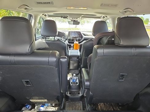 Used 2022 Toyota Highlander XLE FWD image 8