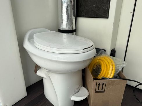 Used 2019 Mercedes-Benz Sprinter 170 w/ Driver Convenience Package image 15