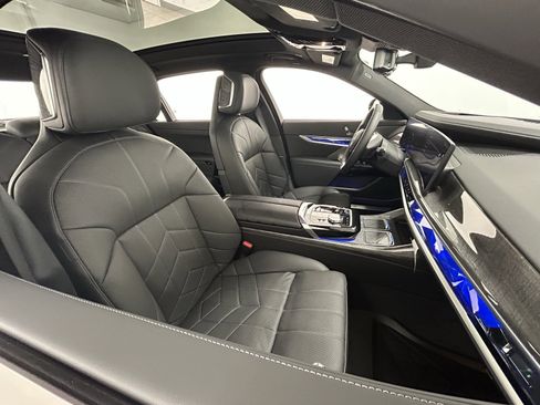 Used 2024 BMW i7 eDrive50 image 41