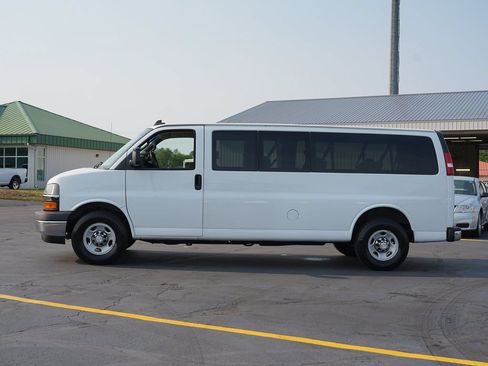 Used 2018 Chevrolet Express 3500 LT w/ LT Preferred Equipment Group RWD image 6