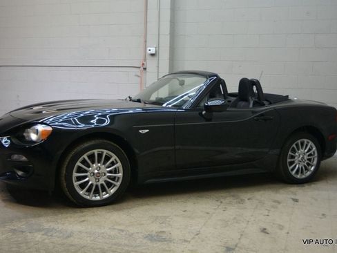 Used 2018 FIAT 124 Spider Classica w/ Technology & Siriusxm Group RWD image 3