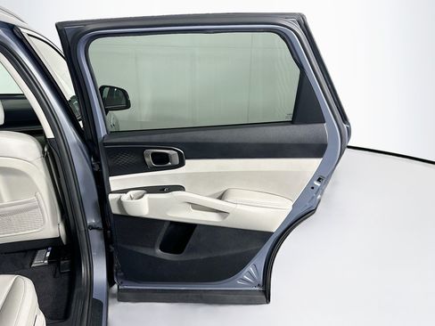 Used 2024 Kia Sorento S FWD image 31