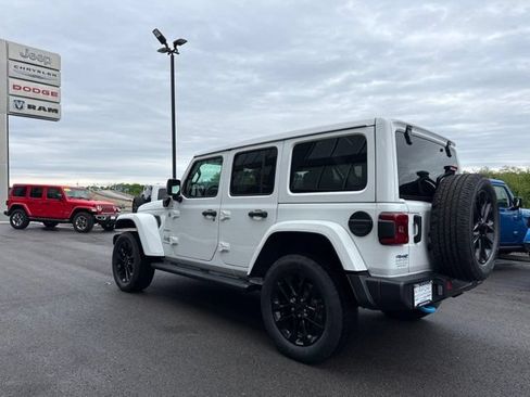Used 2023 Jeep Wrangler Unlimited Sahara w/ Cold Weather Group AWD/4WD image 6