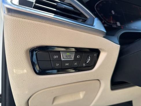 Used 2020 BMW 330i xDrive Sedan w/ Convenience Package AWD/4WD image 19