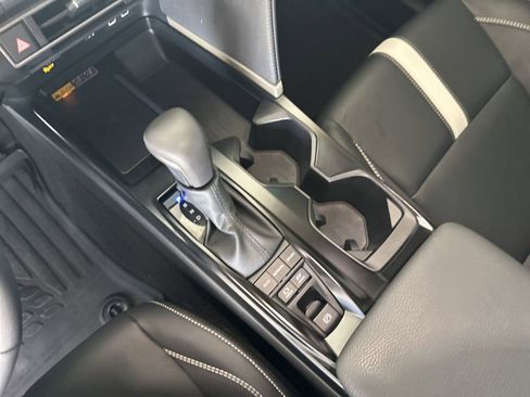 Used 2025 Toyota Camry SE w/ Multimedia Upgrade Package image 28