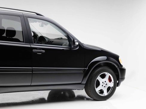 Used 2002 Mercedes-Benz ML 55 AMG 4MATIC image 31