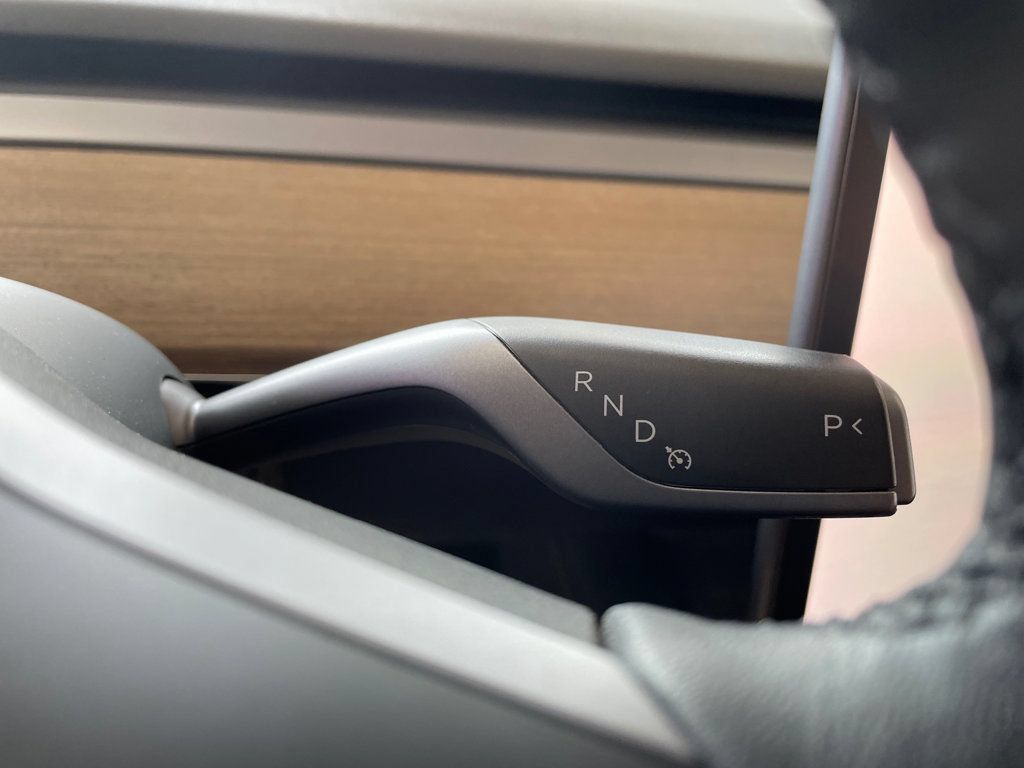 Used 2022 Tesla Model Y Performance AWD/4WD image 29