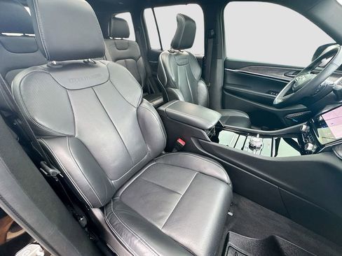 Used 2022 Jeep Grand Cherokee Overland w/ Luxury Tech Group IV image 33