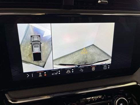 Used 2025 GMC Sierra 1500 AT4 w/ AT4 Premium Package image 26