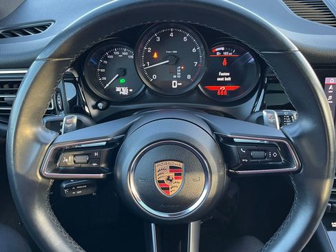 Used 2022 Porsche Macan image 16