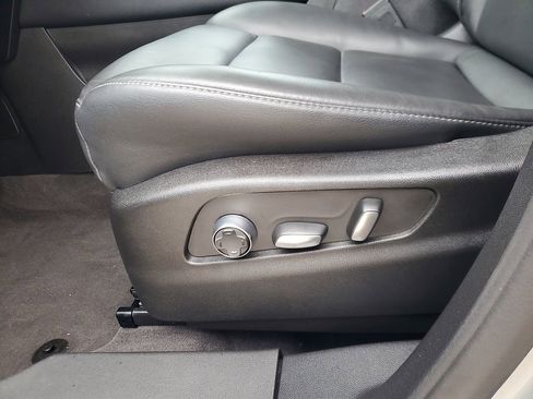 Used 2025 Cadillac XT4 Premium Luxury image 14