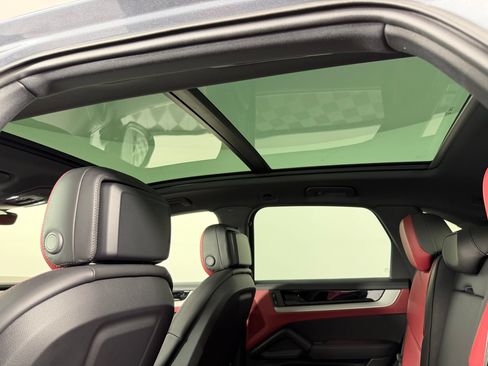 Certified 2026 Porsche Cayenne AWD/4WD image 19
