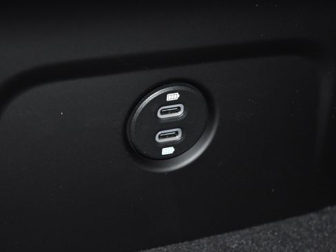 Certified 2025 Porsche Macan image 23