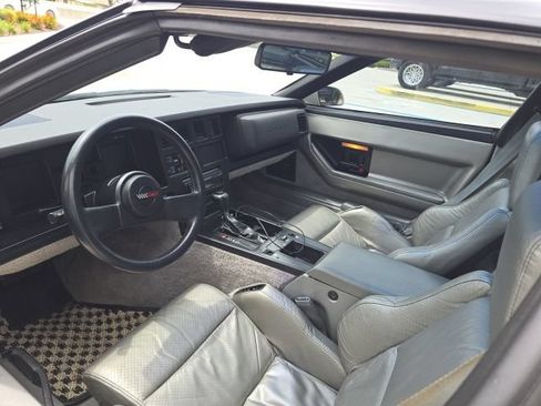 Used 1987 Chevrolet Corvette Coupe RWD image 8