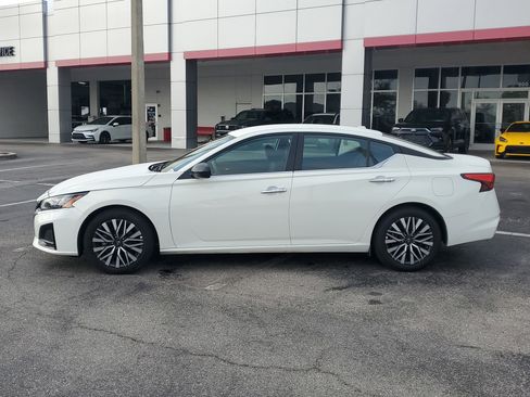 Used 2025 Nissan Altima 2.5 SV image 7
