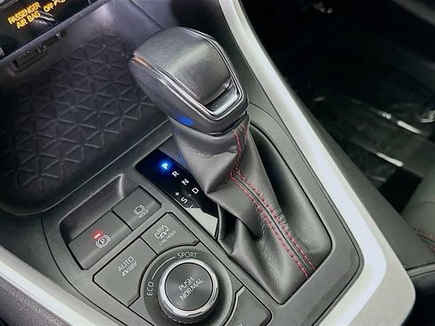 Used 2022 Toyota RAV4 SE w/ Weather & Moonroof Package image 30