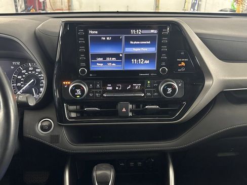 Used 2021 Toyota Highlander XLE image 23