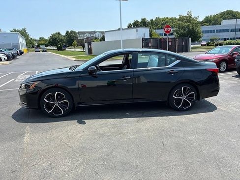 Used 2023 Nissan Altima 2.5 SR w/ SR Premium Package FWD image 15