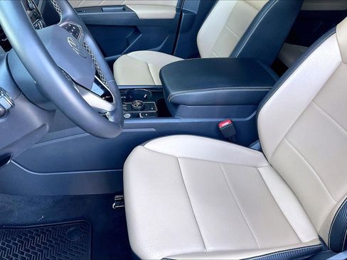 Used 2022 Volkswagen Atlas Cross Sport SEL image 16