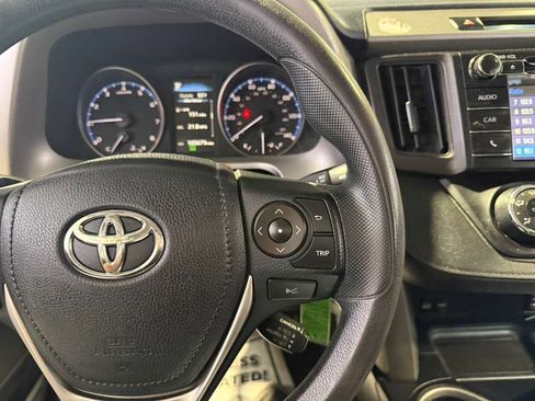 Used 2017 Toyota RAV4 LE FWD image 10