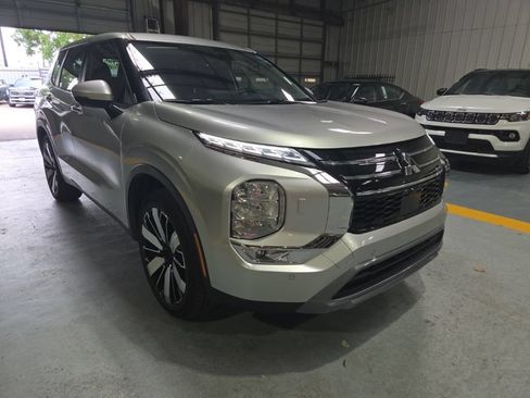 Used 2025 Mitsubishi Outlander SE AWD/4WD image 6