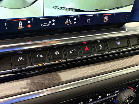 Used 2025 Chevrolet Silverado 1500 LTZ RWD image 34