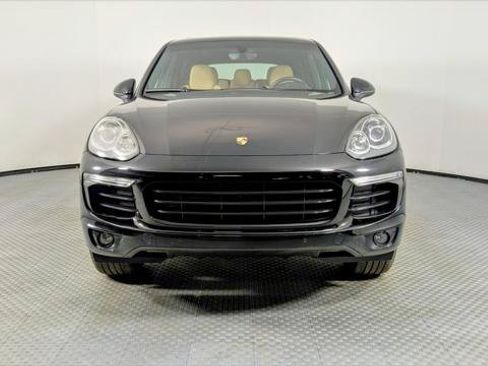 Used 2016 Porsche Cayenne w/ Premium Package AWD/4WD image 11