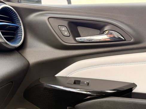 Used 2025 Chevrolet Trax LT image 25