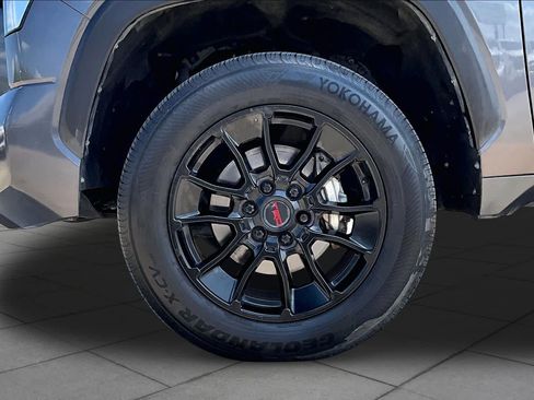 Used 2022 Toyota Tundra SR5 AWD/4WD image 11